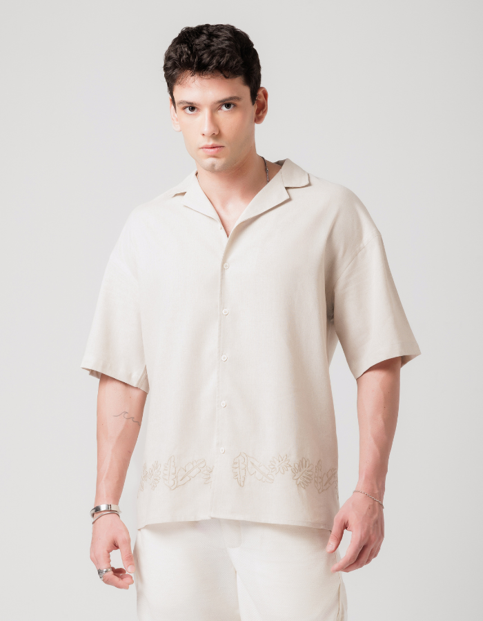 CAMISA MANGA CURTA GOLA CUBANA COM BORDADO LINEM