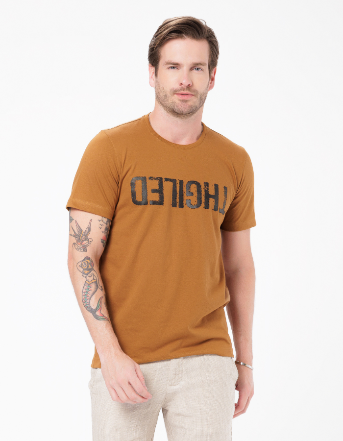 CAMISETA MANGA CURTA ESTAMPADA ESSENCE