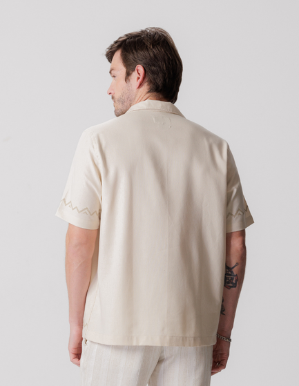 CAMISA MANGA CURTA BORDADA COM PONTO CRUZ
