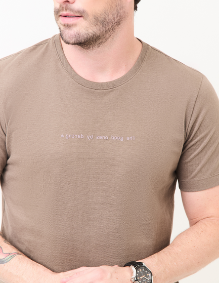 CAMISETA MANGA CURTA ESTAMPADA ESSENCE