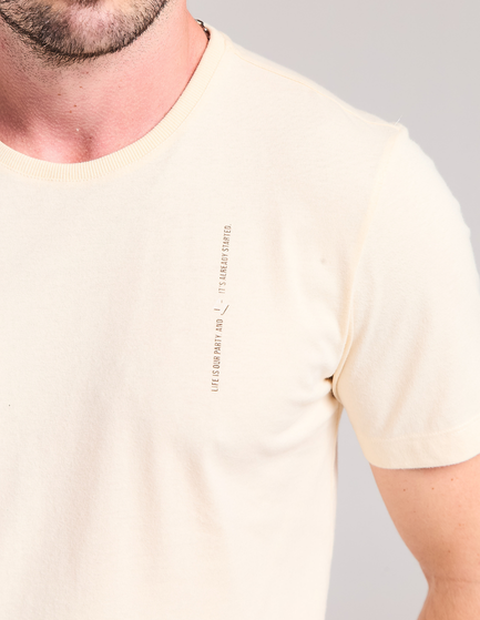 CAMISETA MANGA CURTA ESTAMPADA ESSENCE