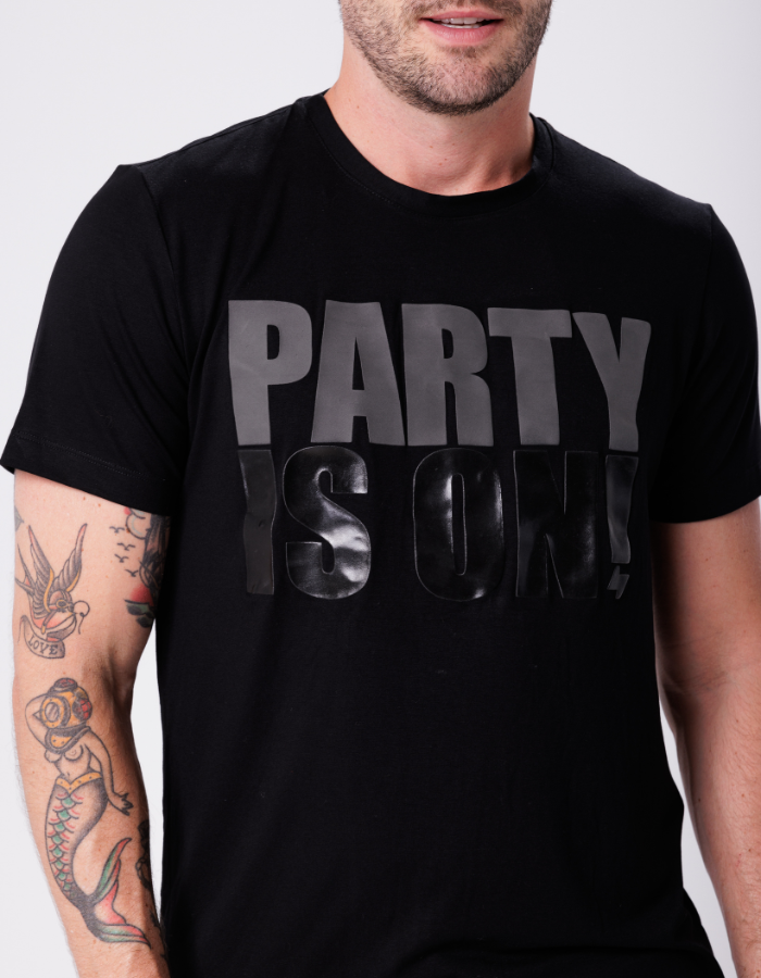 T-SHIRT PREMIUM PARTY IS ON