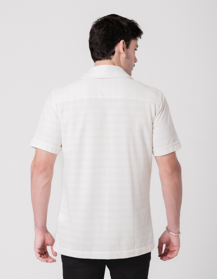 CAMISA MANGA CURTA GOLA CUBANA COM BORDADO LINEM