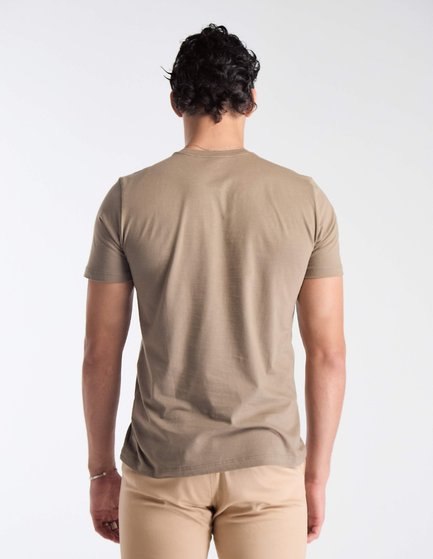 CAMISETA MANGA CURTA ESTAMPADA ESSENCE