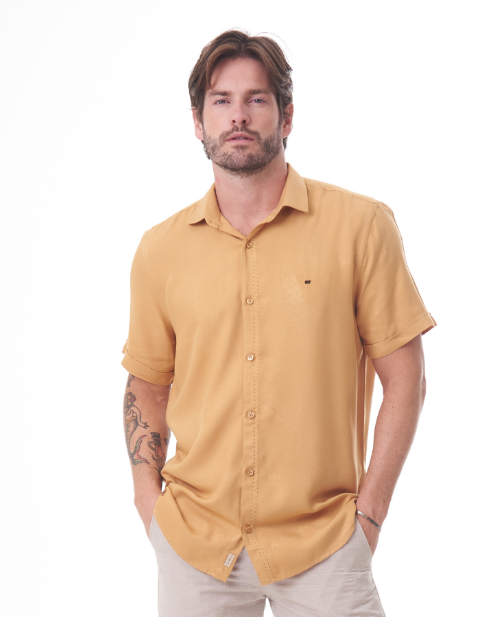 CAMISA DIF M/C DETALHE 3 AGULHAS