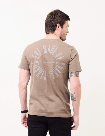 CAMISETA MANGA CURTA ESTAMPADA ESSENCE